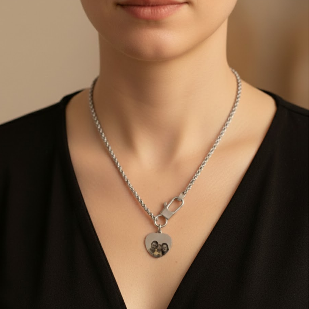 ✨ Collana Cuore Memory – Ciondolo Personalizzabile con Foto Incisa ✨