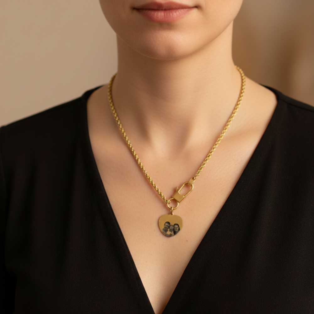 ✨ Collana Cuore Memory – Ciondolo Personalizzabile con Foto Incisa ✨