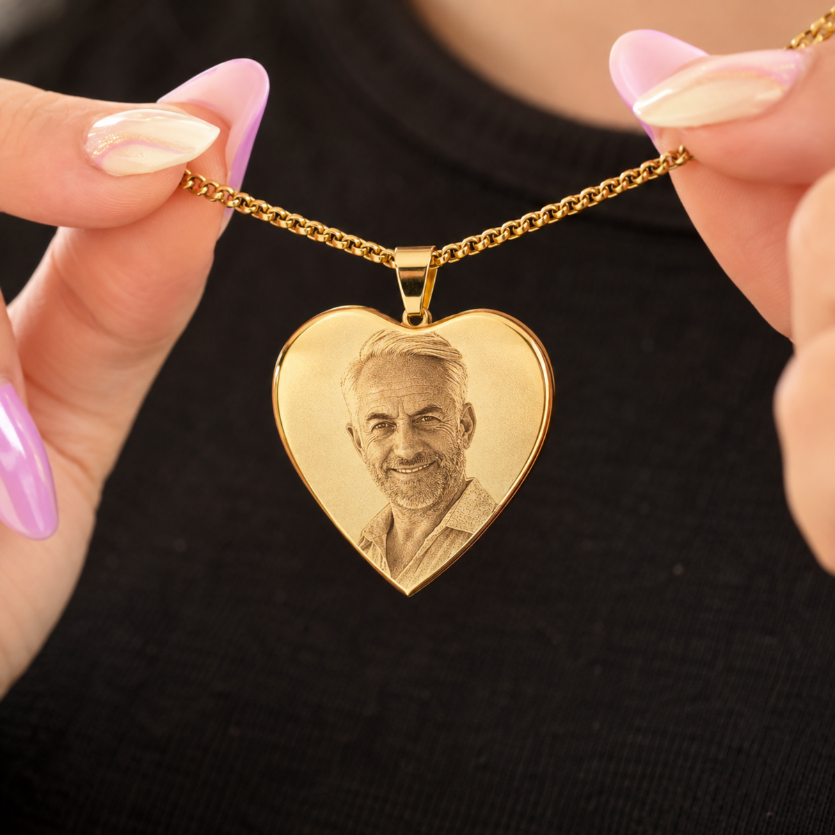 💖 Collana Cuore con Foto Incisa – Un Amore da Portare Sempre con Te