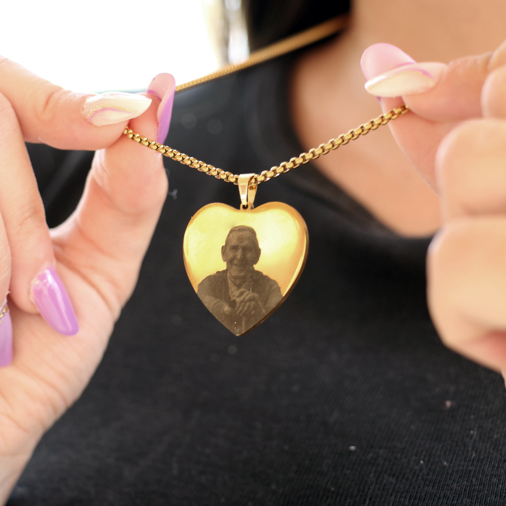 💖 Collana Cuore con Foto Incisa – Un Amore da Portare Sempre con Te